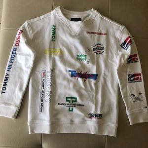 NWT Tommy Hilfiger boys sweatshirt all over logos
